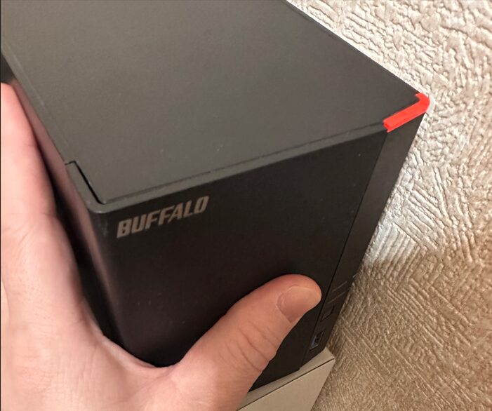 BUFFALO LinkStation LS720D 前面パネルの取り外し_1