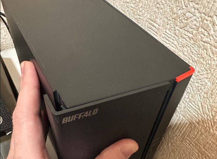 BUFFALO LinkStation LS720D 前面パネルの取り外し_2